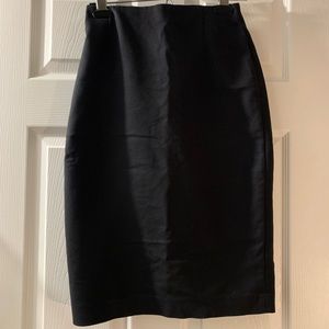 H&M black fitted skirt